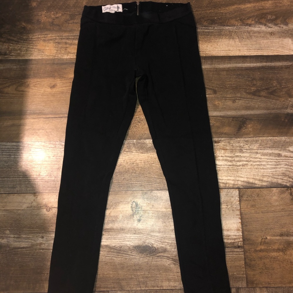 Black leggings with zipper on butt